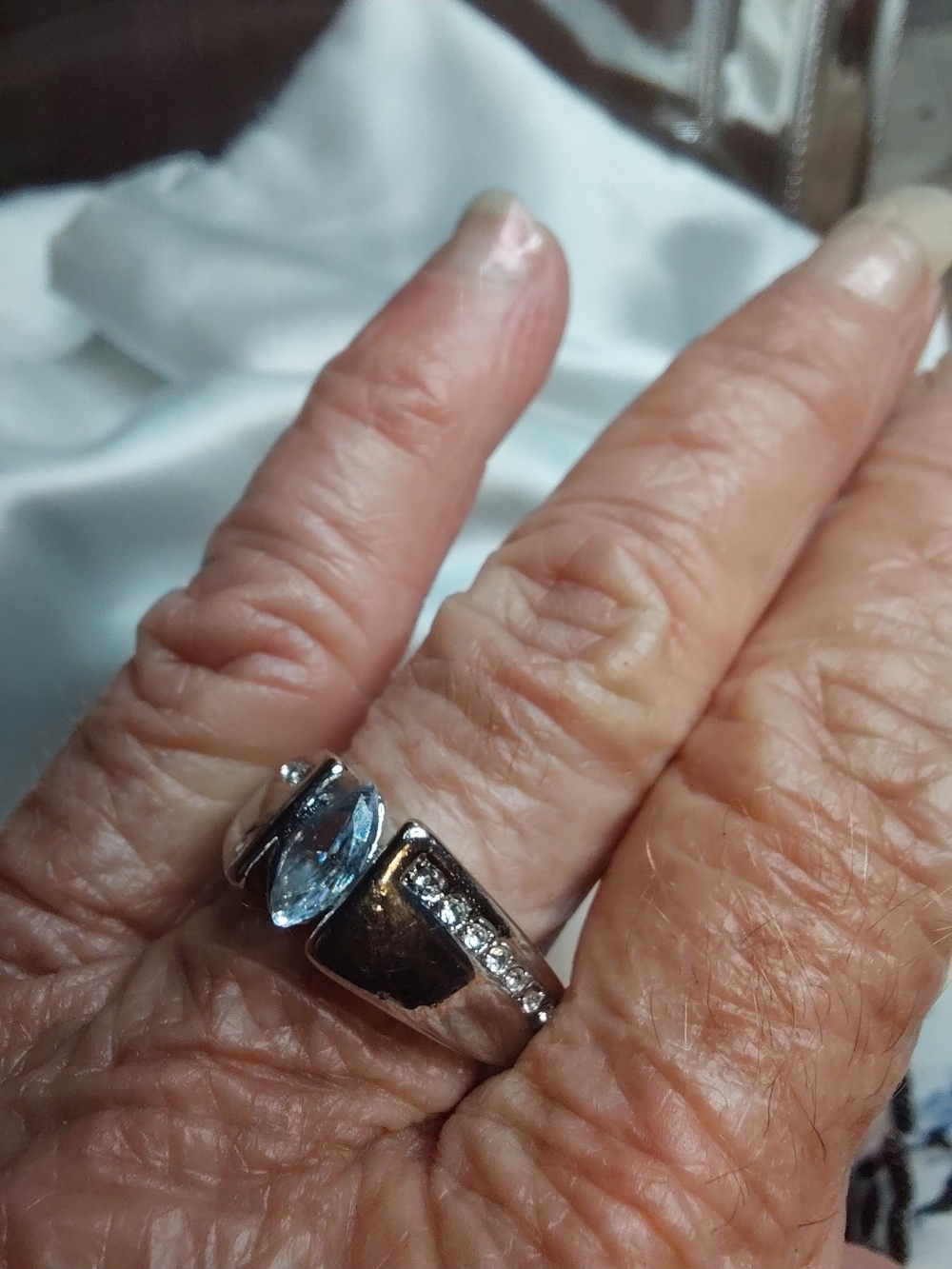 LOVELY Ringʻþ⁴ - Picture 3 of 8